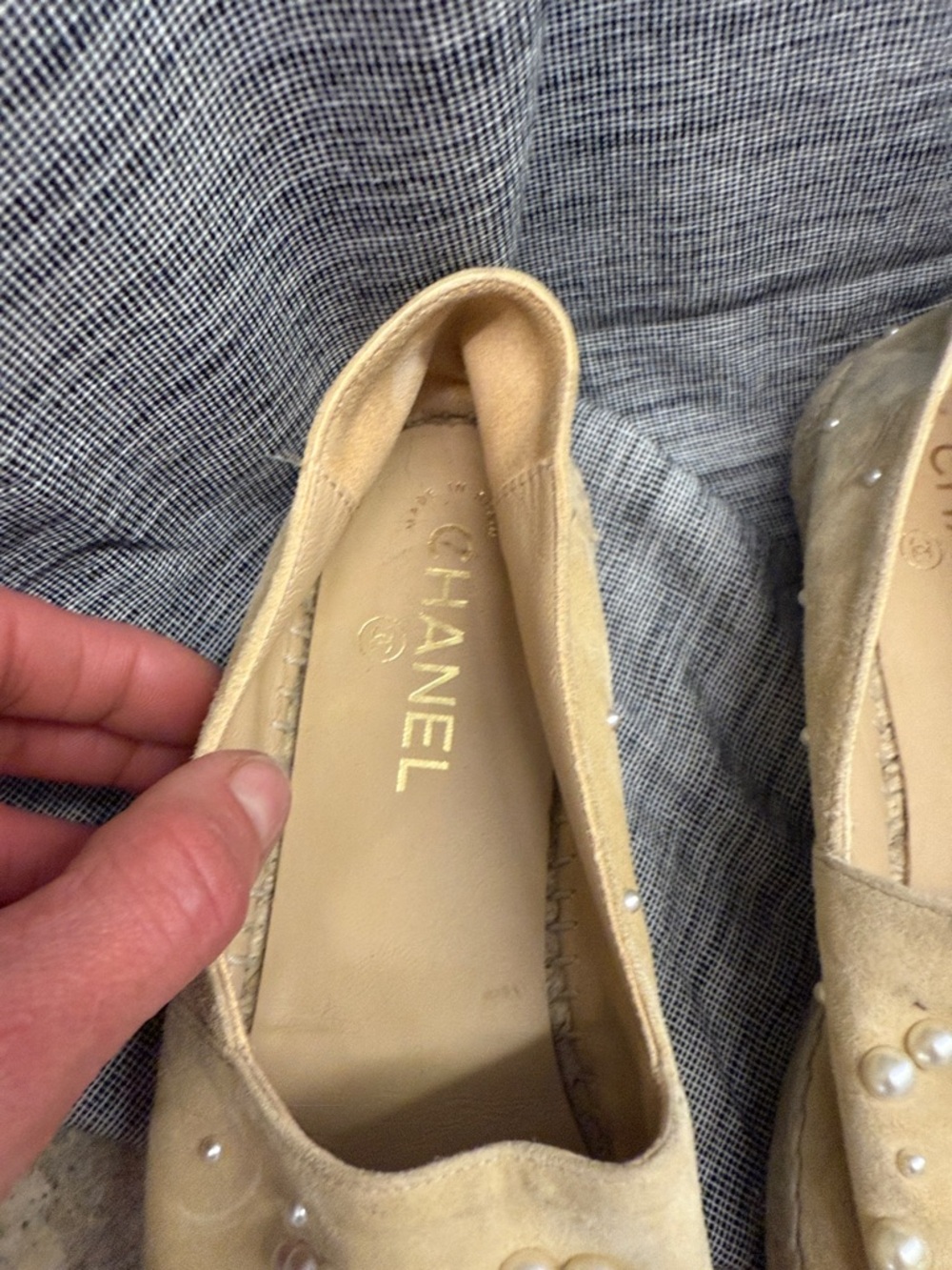 CHANEL Beige and Black Pearl-Embellished Espadrille Flats - Picture 5 of 11